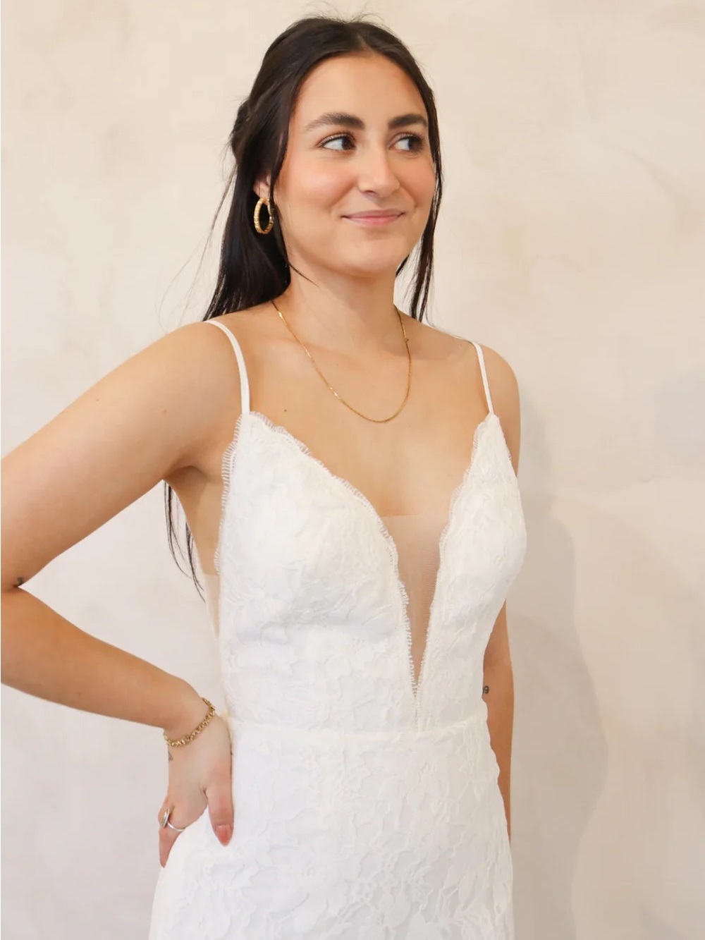White Lace V-Neck Spaghetti Strap Wedding Dress
